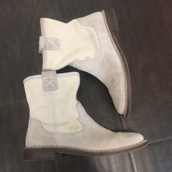 【TRADED】Clark’s suede ankle boots - Picture 2 of 7